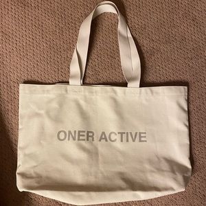 Sand oner active tote bag